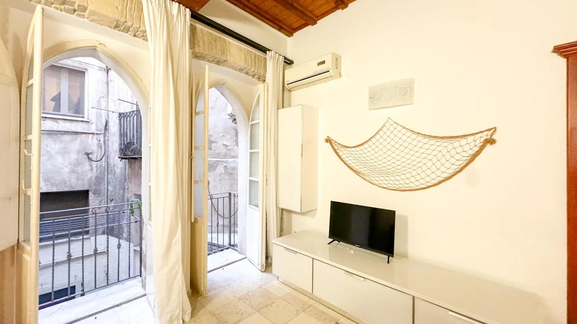 Lejlighed Kalma Via Manno - Central Stay With Stone Walls & Private Cinema Cagliari Italien