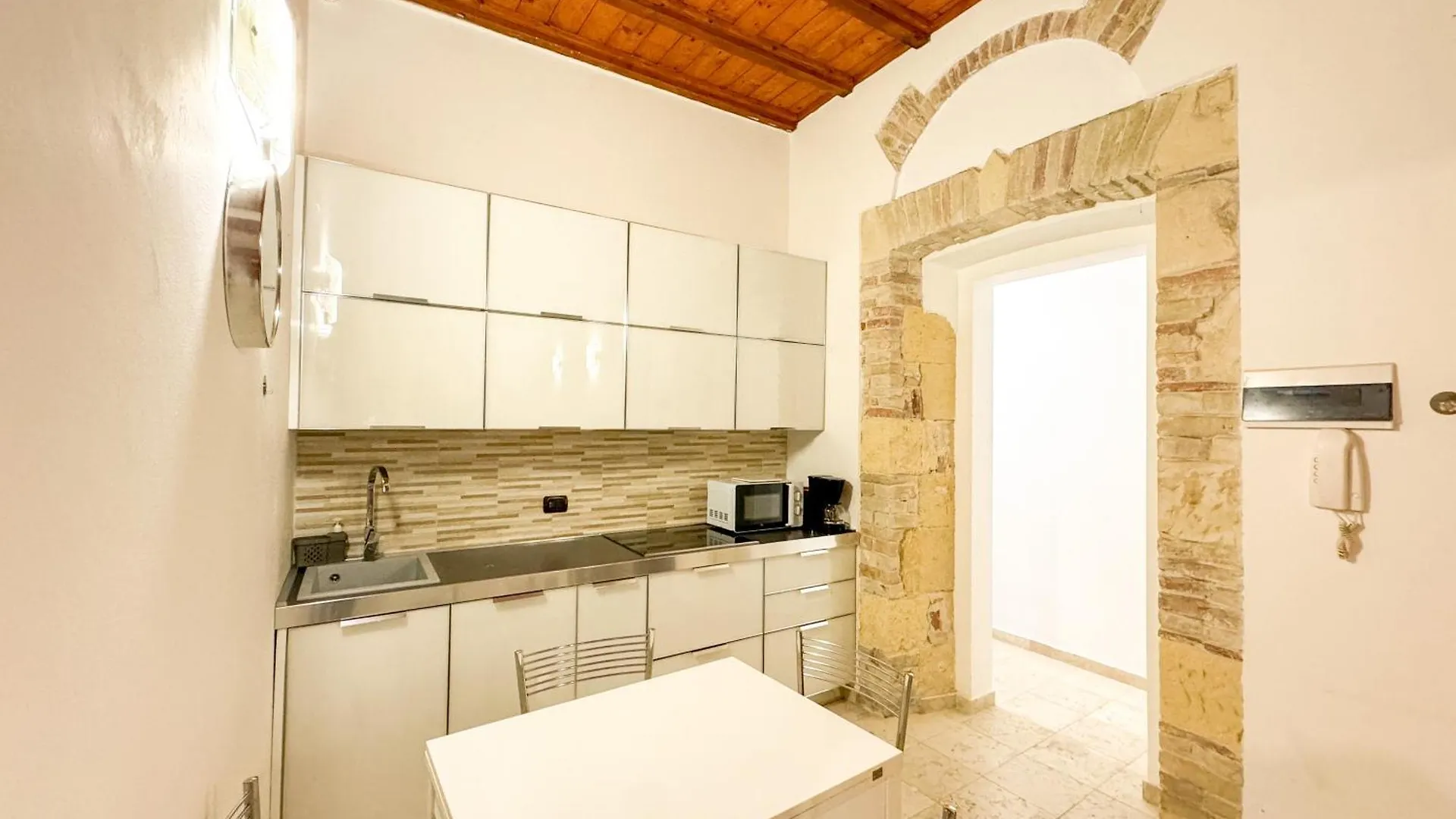 Kalma Via Manno - Central Stay With Stone Walls & Private Cinema Cagliari Italien