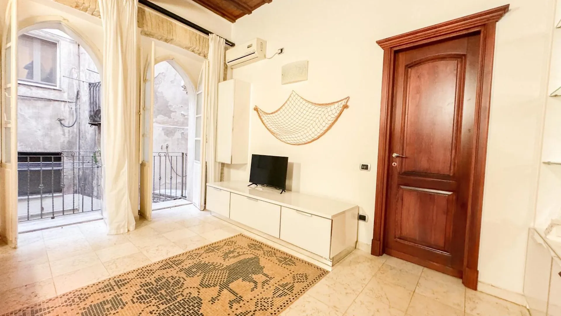 Kalma Via Manno - Central Stay With Stone Walls & Private Cinema Cagliari