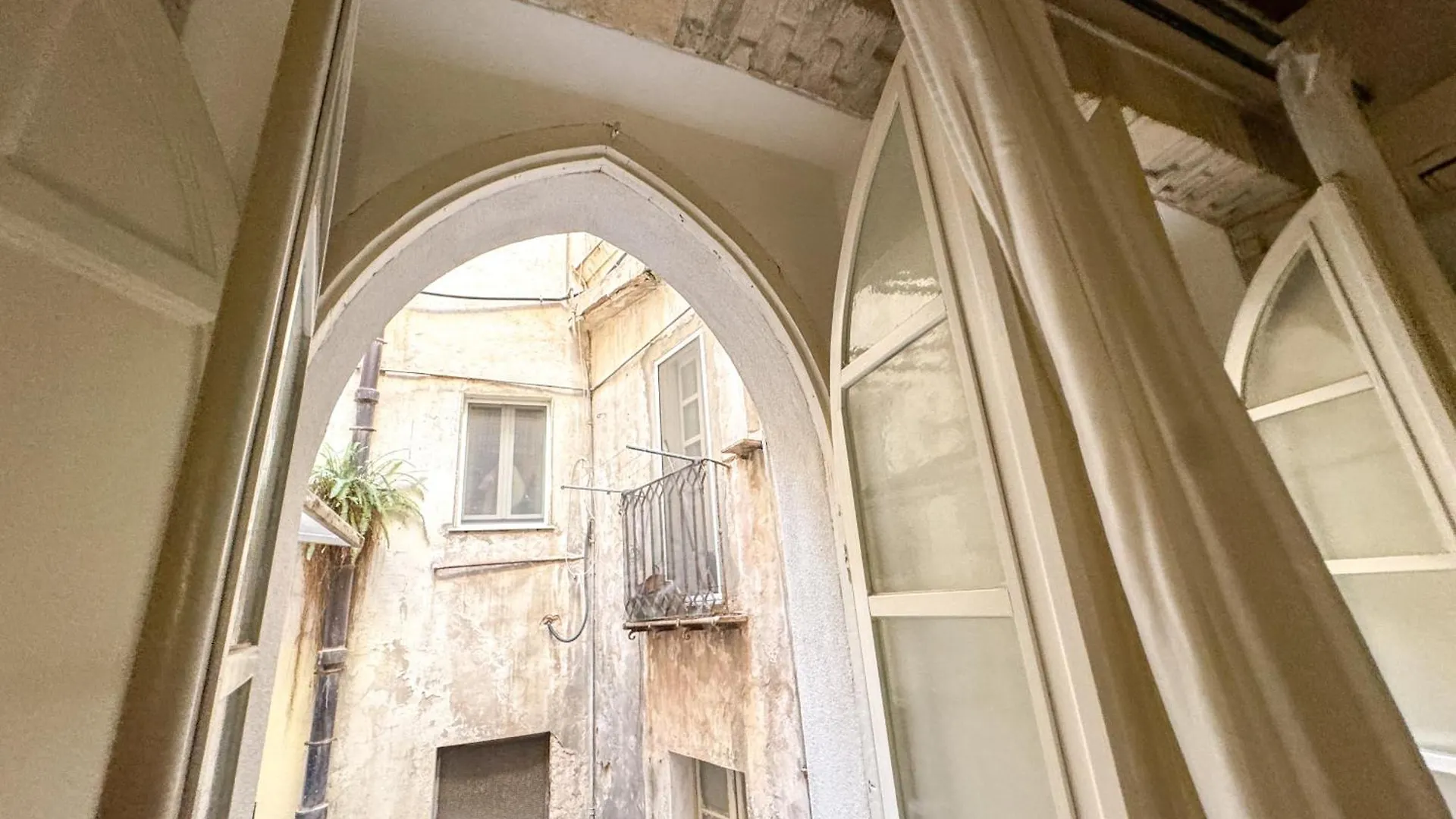 Kalma Via Manno - Central Stay With Stone Walls & Private Cinema Cagliari 0*,  Italien